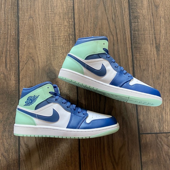 ‼️SOLD‼️ Air Jordan 1 Mid - Picture 9 of 13